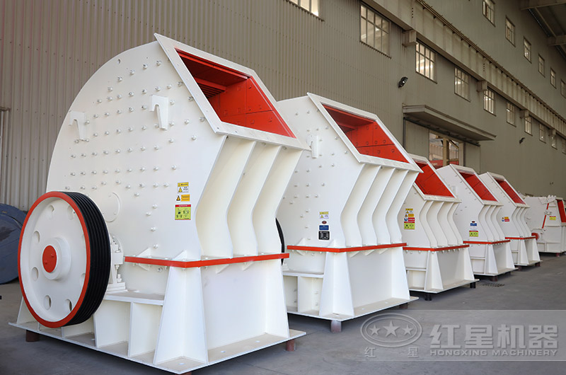PCZ重錘式破碎機(jī)進(jìn)料口大，石料可一次破碎成型