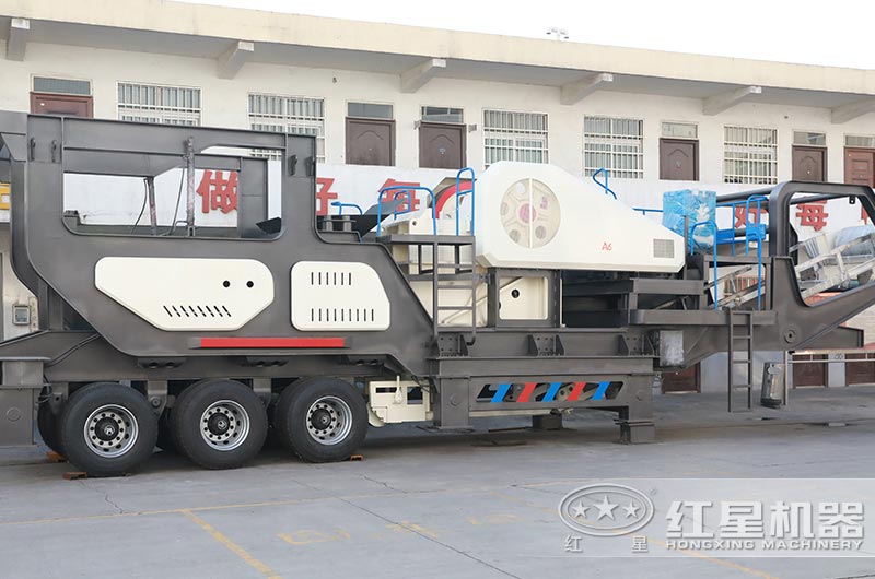 大型輪胎移動破碎機(jī)圖片