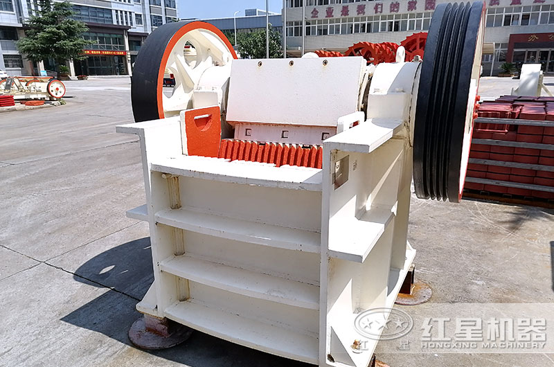 250x1000細(xì)顎破碎機(jī)產(chǎn)量多少？配多大電機(jī)？
