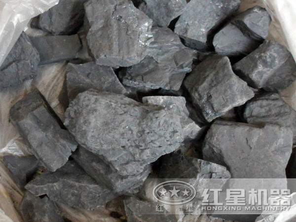 一臺(tái)用于破碎煤矸石的移動(dòng)粉碎機(jī)_70噸/小時(shí)，出料粒度20以下