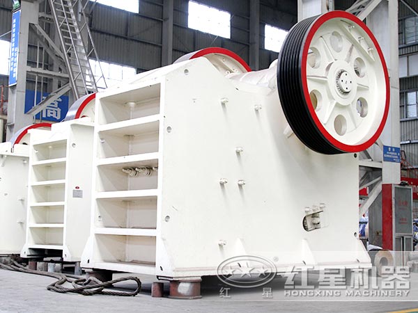 粉碎花崗巖選用750顎破機(jī)，效果不錯(cuò)，性價(jià)比更高