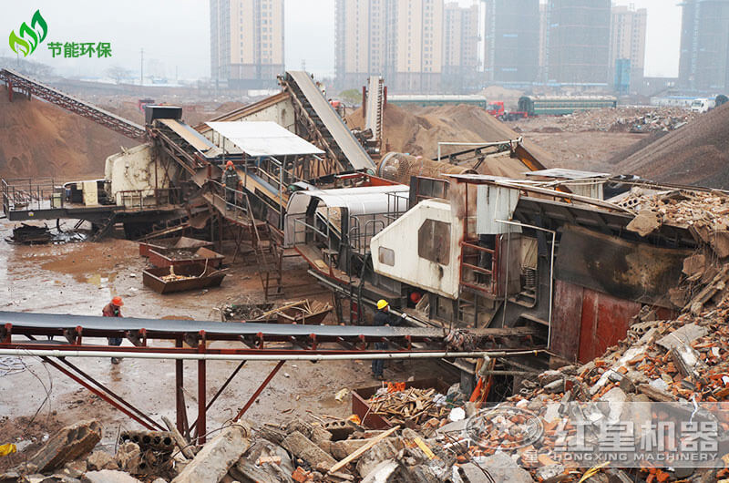 移動破碎機處理建筑垃圾，湖南客戶現(xiàn)場
