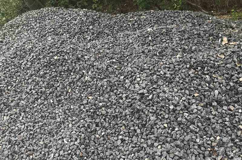鋪路、修路用的瓜子石破碎機(jī)多少錢一套