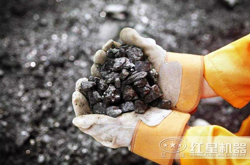 破碎鐵礦石選用哪種破碎機(jī)好？（時(shí)產(chǎn)要求在100-300噸 ）