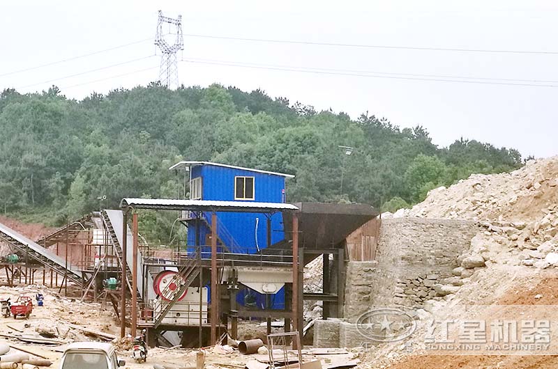 小型石頭破碎機(jī)成套多少錢(qián)？（內(nèi)附現(xiàn)場(chǎng)生產(chǎn)視頻）