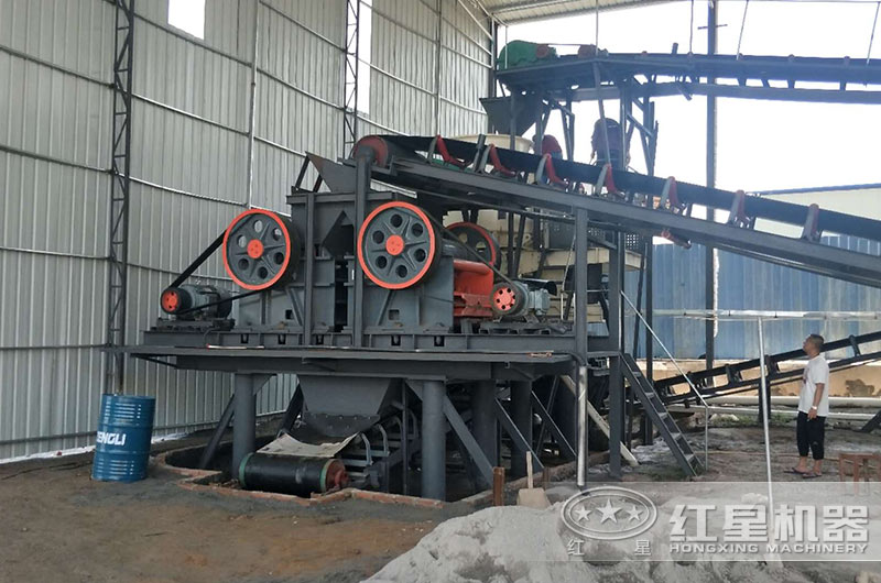 顎式碎裂設備的顎板有什么作用？宜采用哪種材料制作？