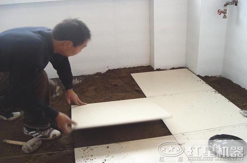 鋪地磚用石粉和沙子哪個(gè)好？制粗石粉用什么制沙機(jī)？